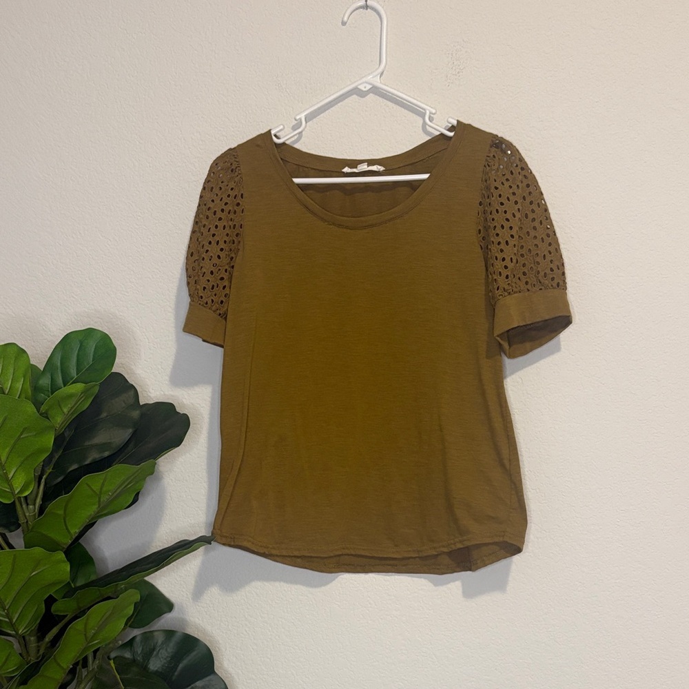 Cotton blend Olive Short Sleeve Top with eyelet Lace sleeves